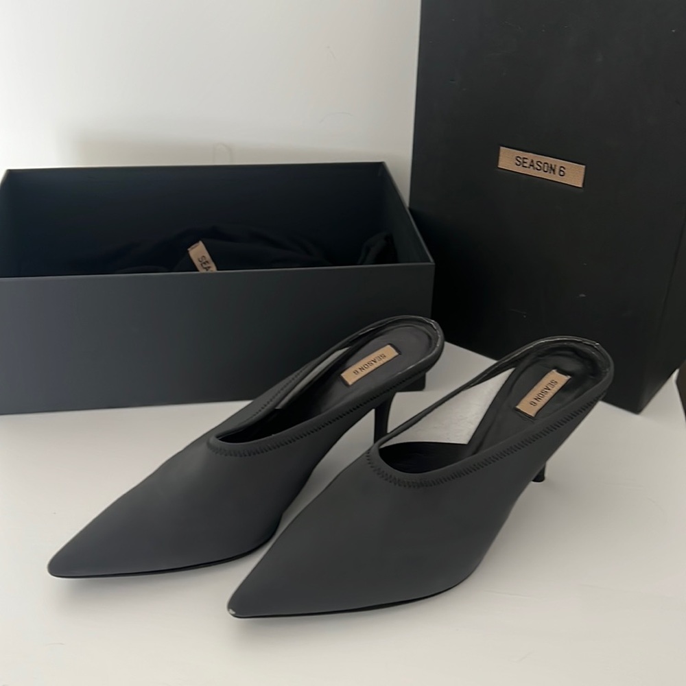 Yeezy Season 6 Mules